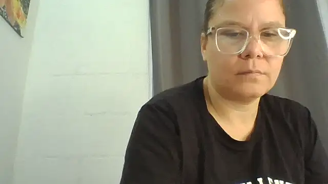 Snapshot of latinamaster chatting on 10-24-25, 11:39 latinamaster online show from 10-24-25, 11:39