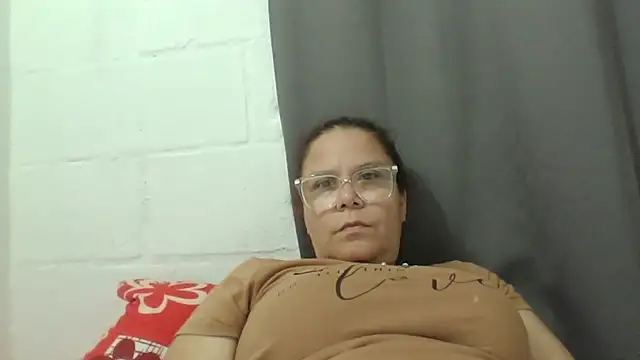 Snapshot of latinamaster chatting on 10-28-25, 11:51 latinamaster online show from 10-28-25, 11:51