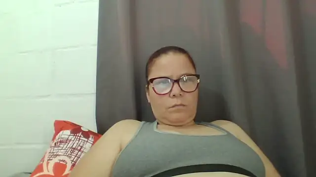 Snapshot of latinamaster chatting on 11-17-25, 04:13 latinamaster online show from 11-17-25, 04:13