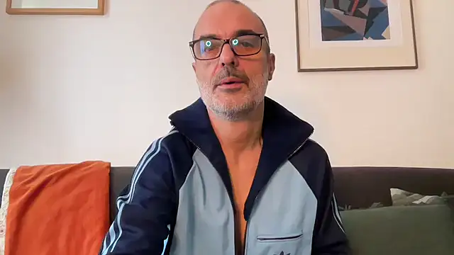 Snapshot of Milkywaymen chatting on 11-19-25, 01:11 Milkywaymen online show from 11-19-25, 01:11