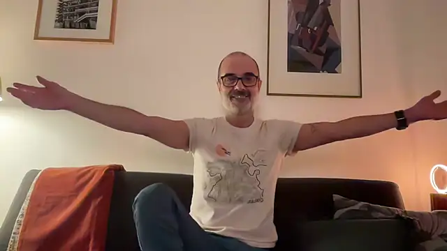 Snapshot of Milkywaymen chatting on 12-20-25, 08:38 Milkywaymen online show from 12-20-25, 08:38