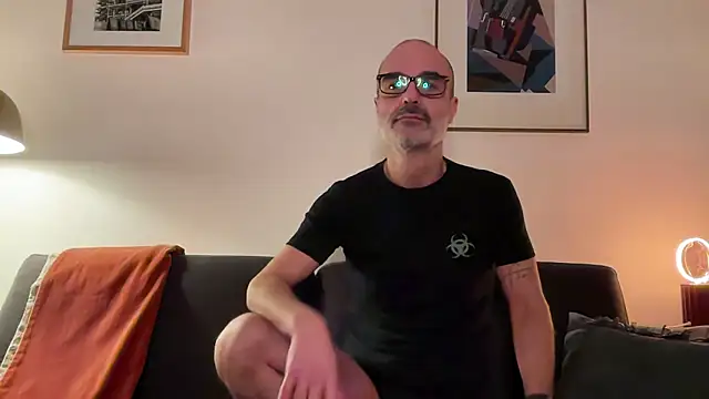 Snapshot of Milkywaymen chatting on 01-07-26, 06:43 Milkywaymen online show from 01-07-26, 06:43