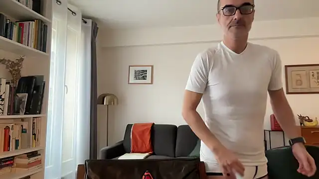 Snapshot of Milkywaymen chatting on 02-12-26, 11:27 Milkywaymen online show from 02-12-26, 11:27