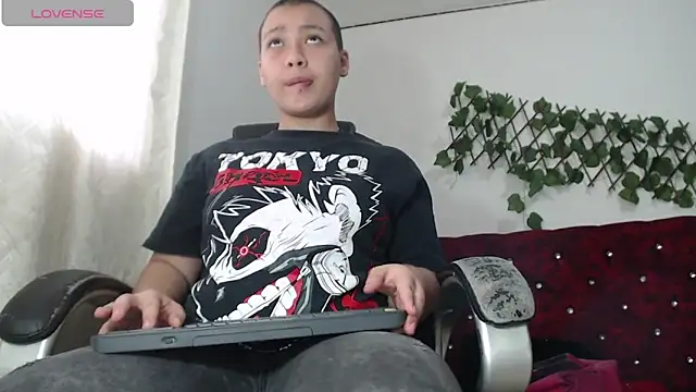 Snapshot of Cherry_vald chatting on 02-11-26, 11:48 Cherry vald online show from 02-11-26, 11:48