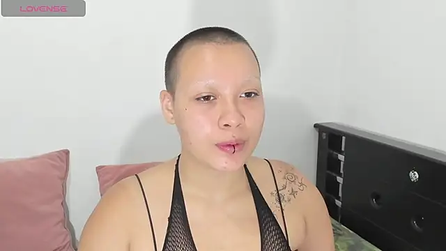 Snapshot of Cherry_vald chatting on 03-12-26, 11:16 Cherry vald online show from 03-12-26, 11:16