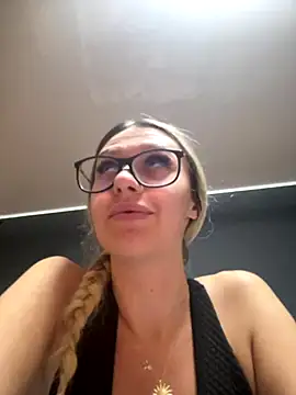 Snapshot of DivineDesireDuo chatting on 11-01-25, 10:56 DivineDesireDuo online show from 11-01-25, 10:56