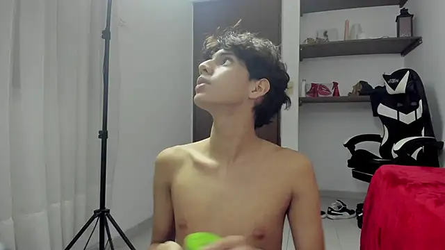 Snapshot of lightboy0 chatting on 09-11-25, 03:23 lightboy0 online show from 09-11-25, 03:23