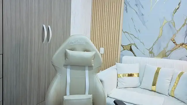 Madam Hott online show from 09-18-25, 03:41