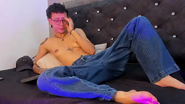 Snapshot of evan_smitt1 chatting on 09-11-25, 03:01 evan smitt1 online show from 09-11-25, 03:01