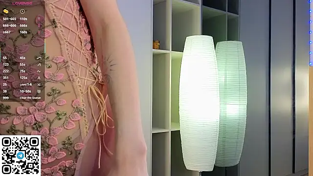 Quinavelle online show from 03-11-26, 06:52