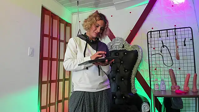 Snapshot of indigo_thc5 chatting on 12-19-25, 04:19 indigo thc5 online show from 12-19-25, 04:19