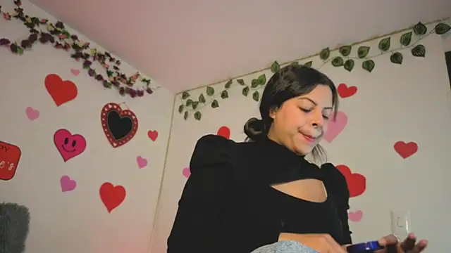 Snapshot of MiaCollinssx chatting on 02-18-26, 03:19 MiaCollinssx online show from 02-18-26, 03:19