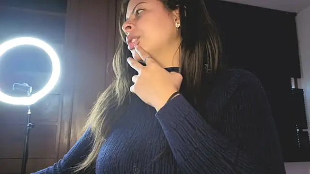 Snapshot of MiaCollinssx chatting on 03-15-26, 01:28 MiaCollinssx online show from 03-15-26, 01:28