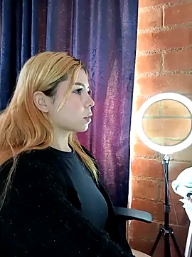 Snapshot of SiennaValera chatting on 09-10-25, 06:30 SiennaValera online show from 09-10-25, 06:30