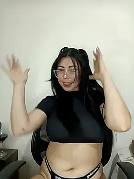 Snapshot of SiennaValera chatting on 10-15-25, 07:14 SiennaValera online show from 10-15-25, 07:14