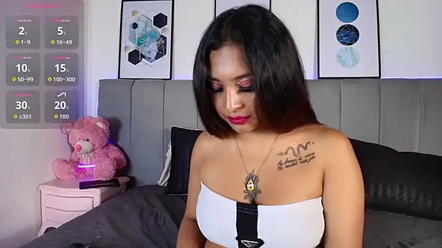 Naiaa Cruz online show from 10-11-25, 07:23