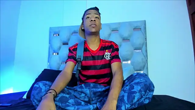 Snapshot of tiago_xxx_ chatting on 10-03-25, 09:01 tiago xxx online show from 10-03-25, 09:01