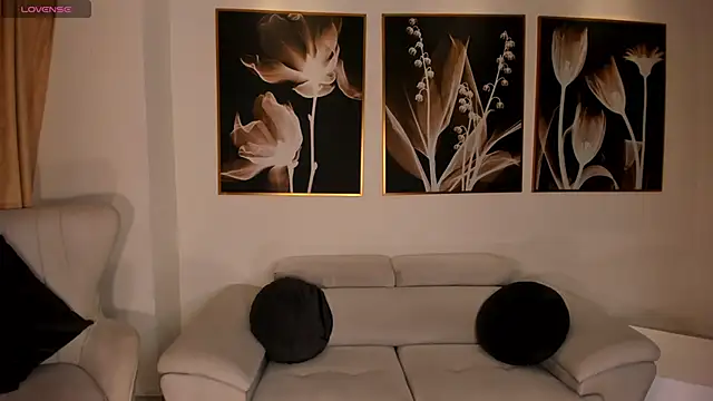 LeahNovac online show from 09-26-25, 11:25