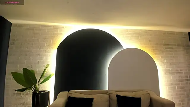 LeahNovac online show from 09-29-25, 11:04