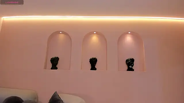 LeahNovac online show from 10-25-25, 11:29