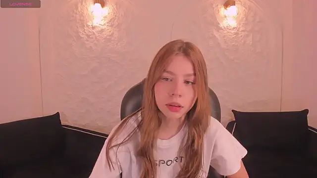 TiffannySins online show from 12-20-25, 03:13