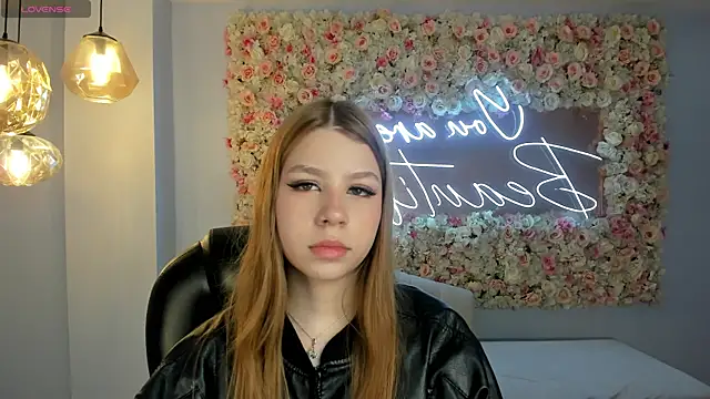 Snapshot of TiffannySins chatting on 03-29-26, 03:28 TiffannySins online show from 03-29-26, 03:28