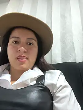 Leonis 0 online show from 10-18-25, 02:47