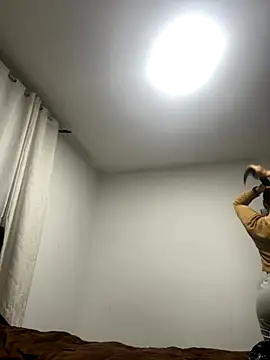 Leonis 0 online show from 10-31-25, 02:01