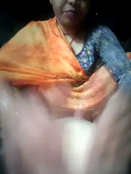 Snapshot of Monika_thakurr chatting on 04-10-26, 12:27 Monika thakurr online show from 04-10-26, 12:27