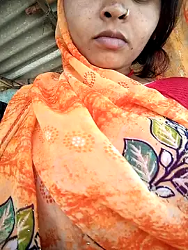 Snapshot of Monika_thakurr chatting on 05-08-26, 05:35 Monika thakurr online show from 05-08-26, 05:35