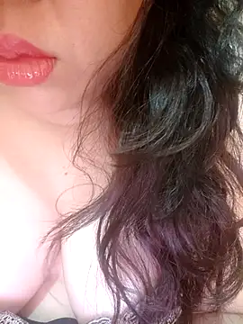 Snapshot of Julyy08 chatting on 04-21-26, 02:12 Julyy08 online show from 04-21-26, 02:12