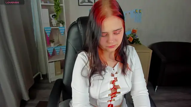 Alis Platt online show from 10-13-25, 02:33