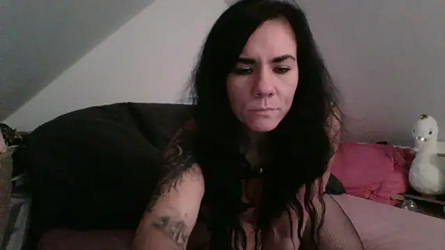 Snapshot of Blackariel chatting on 10-24-25, 03:19 Blackariel online show from 10-24-25, 03:19