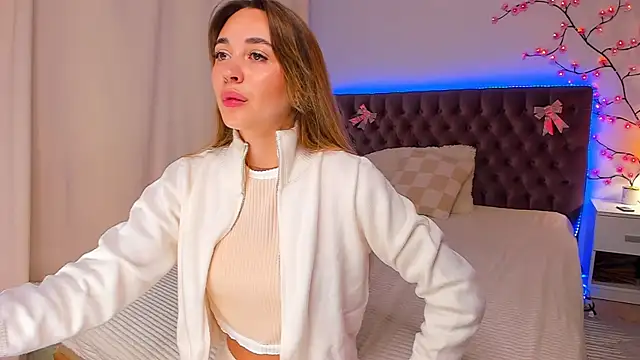 Snapshot of AlexaWilds chatting on 10-09-25, 05:27 AlexaWilds online show from 10-09-25, 05:27