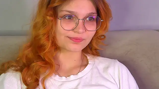 Snapshot of BellaMarebelle chatting on 09-27-25, 04:17 BellaMarebelle online show from 09-27-25, 04:17