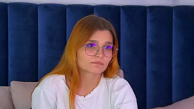 Snapshot of BellaMarebelle chatting on 10-17-25, 04:31 BellaMarebelle online show from 10-17-25, 04:31