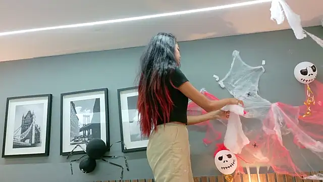 luna roja25 online show from 11-06-25, 01:23