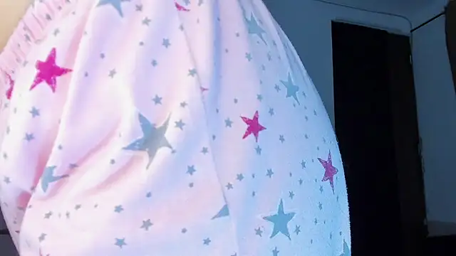 Snapshot of tianastone_ chatting on 10-27-25, 03:43 tianastone online show from 10-27-25, 03:43