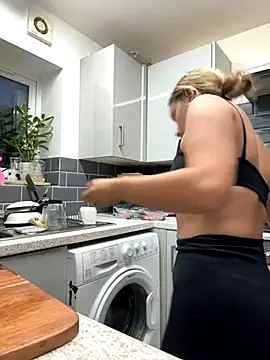 KayleeBella online show from 09-18-25, 06:43