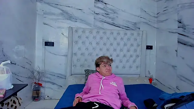 Ari and Storm online show from 09-12-25, 02:50