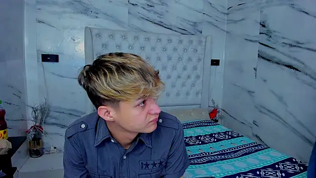 Ari and Storm online show from 11-12-25, 01:11