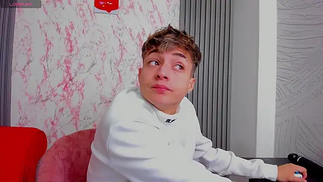 Ari and Storm online show from 11-26-25, 01:45