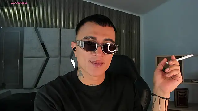 Snapshot of LiamDeep chatting on 02-11-26, 08:36 LiamDeep online show from 02-11-26, 08:36