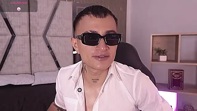 Snapshot of LiamDeep chatting on 02-12-26, 08:37 LiamDeep online show from 02-12-26, 08:37