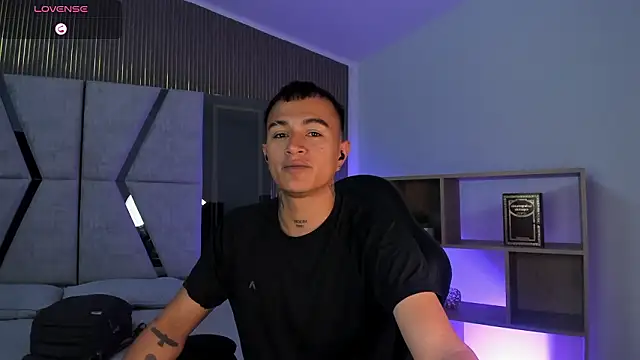 Snapshot of LiamDeep chatting on 02-14-26, 08:16 LiamDeep online show from 02-14-26, 08:16