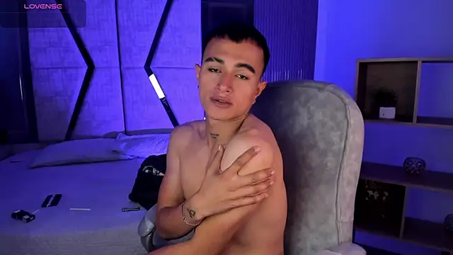 Snapshot of LiamDeep chatting on 02-17-26, 08:15 LiamDeep online show from 02-17-26, 08:15