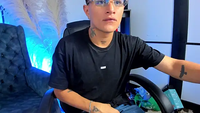 Snapshot of LiamDeep chatting on 03-02-26, 05:19 LiamDeep online show from 03-02-26, 05:19