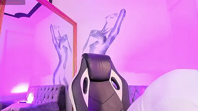 Snapshot of LiamDeep chatting on 03-05-26, 08:27 LiamDeep online show from 03-05-26, 08:27