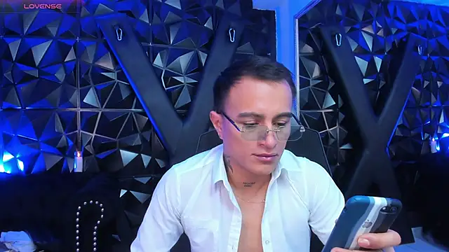 Snapshot of LiamDeep chatting on 03-12-26, 08:26 LiamDeep online show from 03-12-26, 08:26