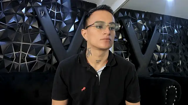 Snapshot of LiamDeep chatting on 03-19-26, 08:24 LiamDeep online show from 03-19-26, 08:24